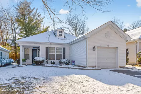 16 Spring Meadow Dr, Lakewood, NJ 08701