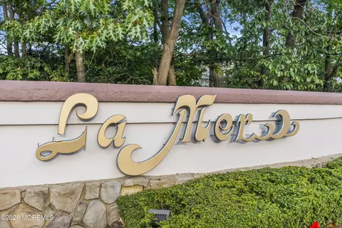 99 Woodmere Dr #705, Parlin, NJ 08859