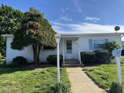 614 Jerome Pl, Freehold, NJ 07728