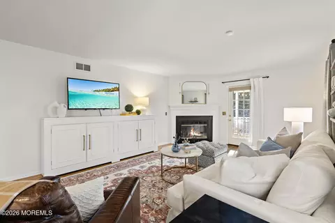 Living - 224 Fair Haven Rd, Fair Haven, NJ 07704 photo 6 of 6