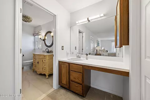 Bath - 224 Fair Haven Rd, Fair Haven, NJ 07704 photo 2 of 5