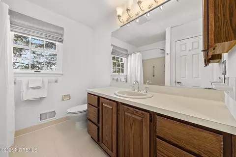 Bath - 224 Fair Haven Rd, Fair Haven, NJ 07704 photo 5 of 5