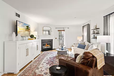 Living - 224 Fair Haven Rd, Fair Haven, NJ 07704 photo 4 of 6