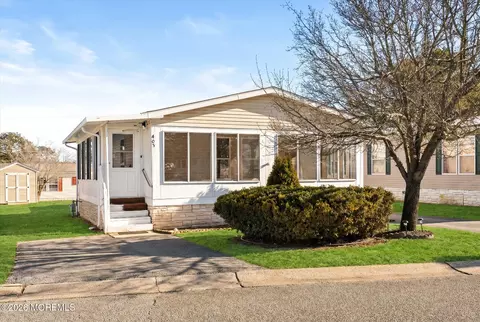 405 Maplehurst Ct, Manchester, NJ 08759