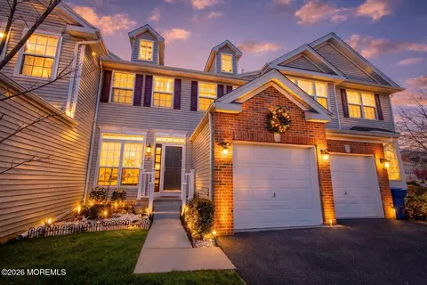 7 Leshyk Dr, Parlin, NJ 08859