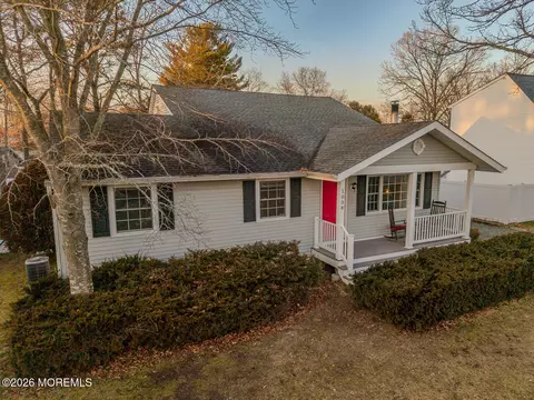 1038 White Cap Ave, Manahawkin, NJ 08050