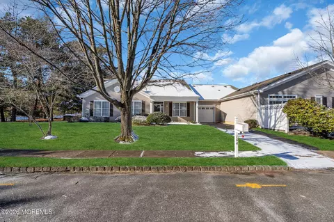 104 Silverlawns Dr, Lakewood, NJ 08701