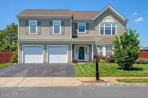 90 Evesboro Ln, Freehold, NJ 07728