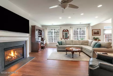 80 Bryce Ln #906, Manahawkin, NJ 08050