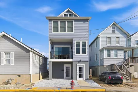 28 2nd St, Highlands, NJ 07732