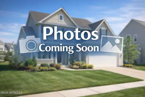16 Oak Ridge Pkwy, Toms River, NJ 08755