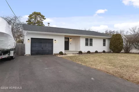 242 Outboard Ave, Manahawkin, NJ 08050