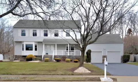 18 Devon Dr, Manalapan, NJ 07726