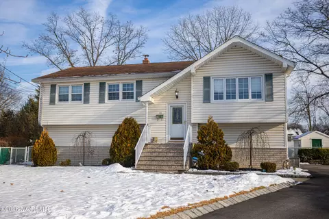 10 Lapa Ct, Parlin, NJ 08859