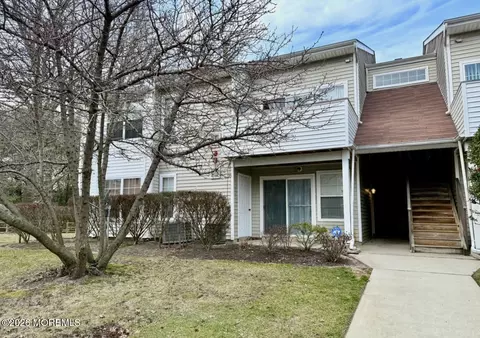 25 Thoroughbred Fare, Tinton Falls, NJ 07753