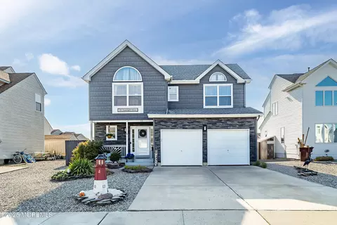 22 Toppinglift Dr, Bayville, NJ 08721