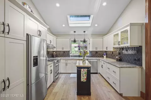 Kitchen - 846 William Dr, Brielle, NJ 08730 photo 3 of 7