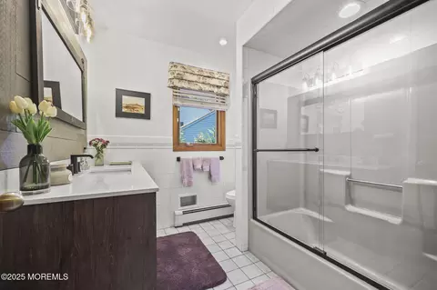 Bath - 846 William Dr, Brielle, NJ 08730 photo 4 of 5