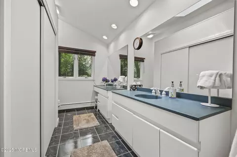 Bath - 846 William Dr, Brielle, NJ 08730 photo 2 of 5