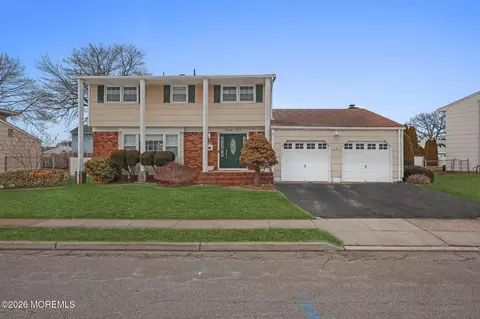 23 Sherwood Rd, Parlin, NJ 08859