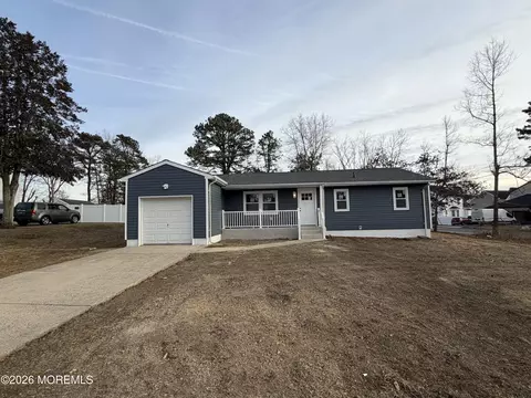 189 Lighthouse Dr, Manahawkin, NJ 08050