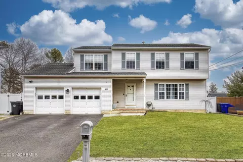 461 Bryn Mawr Dr, Brick, NJ 08723