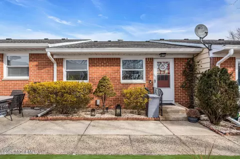 14 Independence Pkwy #C, Whiting, NJ 08759