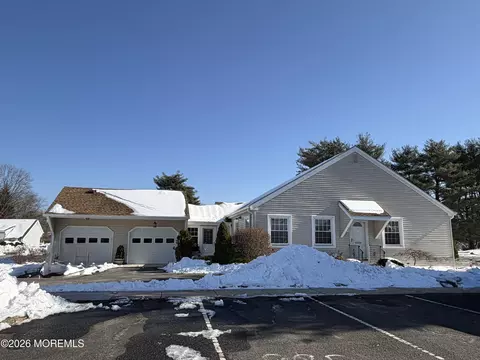 30 Plaza De Las Flores #A, Freehold, NJ 07728