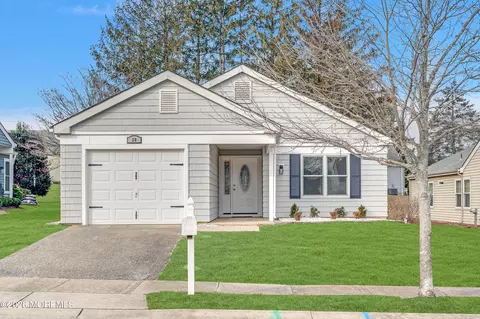 20 Woodstock Ln, Manchester, NJ 08759