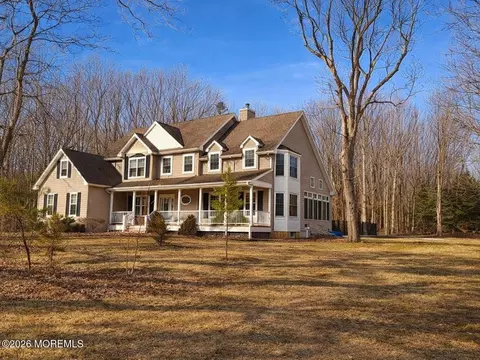 18 Country Woods Dr, New Egypt, NJ 08533