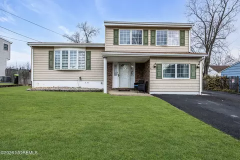 26 Exeter St, Old Bridge, NJ 08857