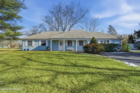 4 Salem Ln, Jackson, NJ 08527