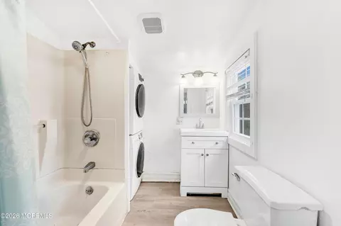 Bath - 458 End Ave, Brick, NJ 08723 photo 1 of 1
