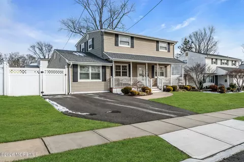 16 Twain Ave, Old Bridge, NJ 08857