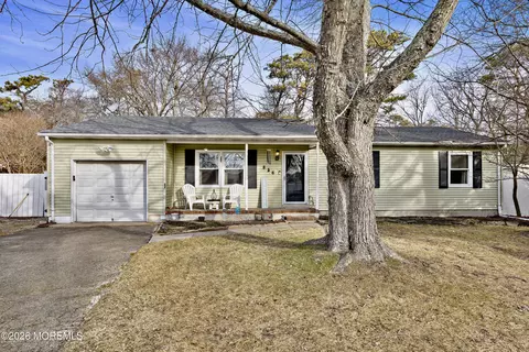 826 Hazelton Ave, Lanoka Harbor, NJ 08734