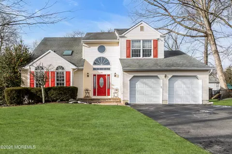 24 Sunny Woods Ln, Jackson, NJ 08527