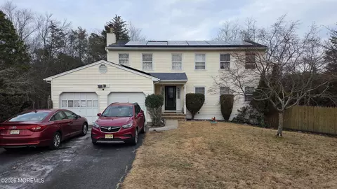 1085 Vaughn Ave, Toms River, NJ 08753