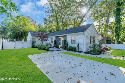 185 Elmwood Rd, Oakhurst, NJ 07755