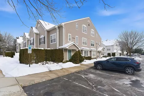 11 Fiddlers Elbow Ct, Howell, NJ 07731