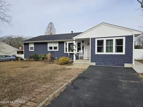 918 Raleigh Dr, Toms River, NJ 08753