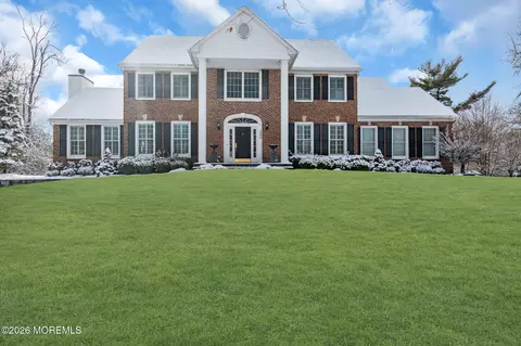 102 Blue Jay Ct, Manalapan, NJ 07726