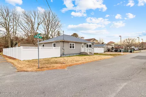 105 Shodda St, Forked River, NJ 08731 photo 4