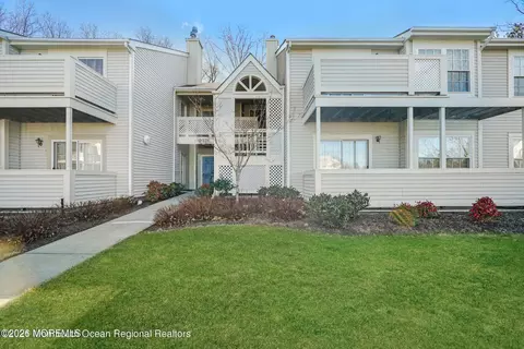 174 Pinetree Ct, Howell, NJ 07731
