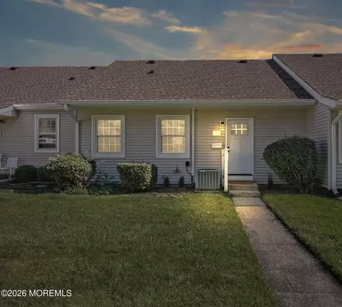 153 Cours De Pasteur #E, Freehold, NJ 07728