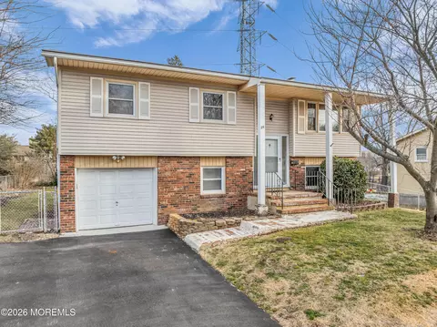 26 Citadel Dr, Jackson, NJ 08527