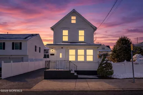 27 N 3rd Ave, Manville, NJ 08835