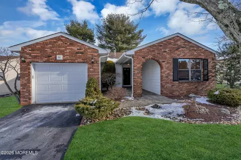 51 Lakeview Dr, Marlboro, NJ 07746