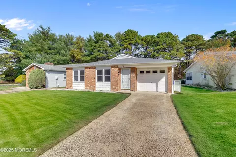 3 Tudor Ct, Brick, NJ 08723