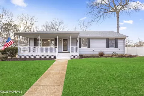364 Railroad Ave, Bayville, NJ 08721
