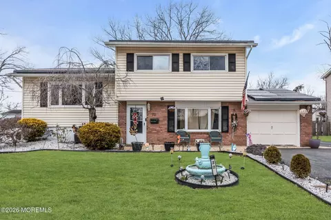 22 Princeton Dr, Jackson, NJ 08527